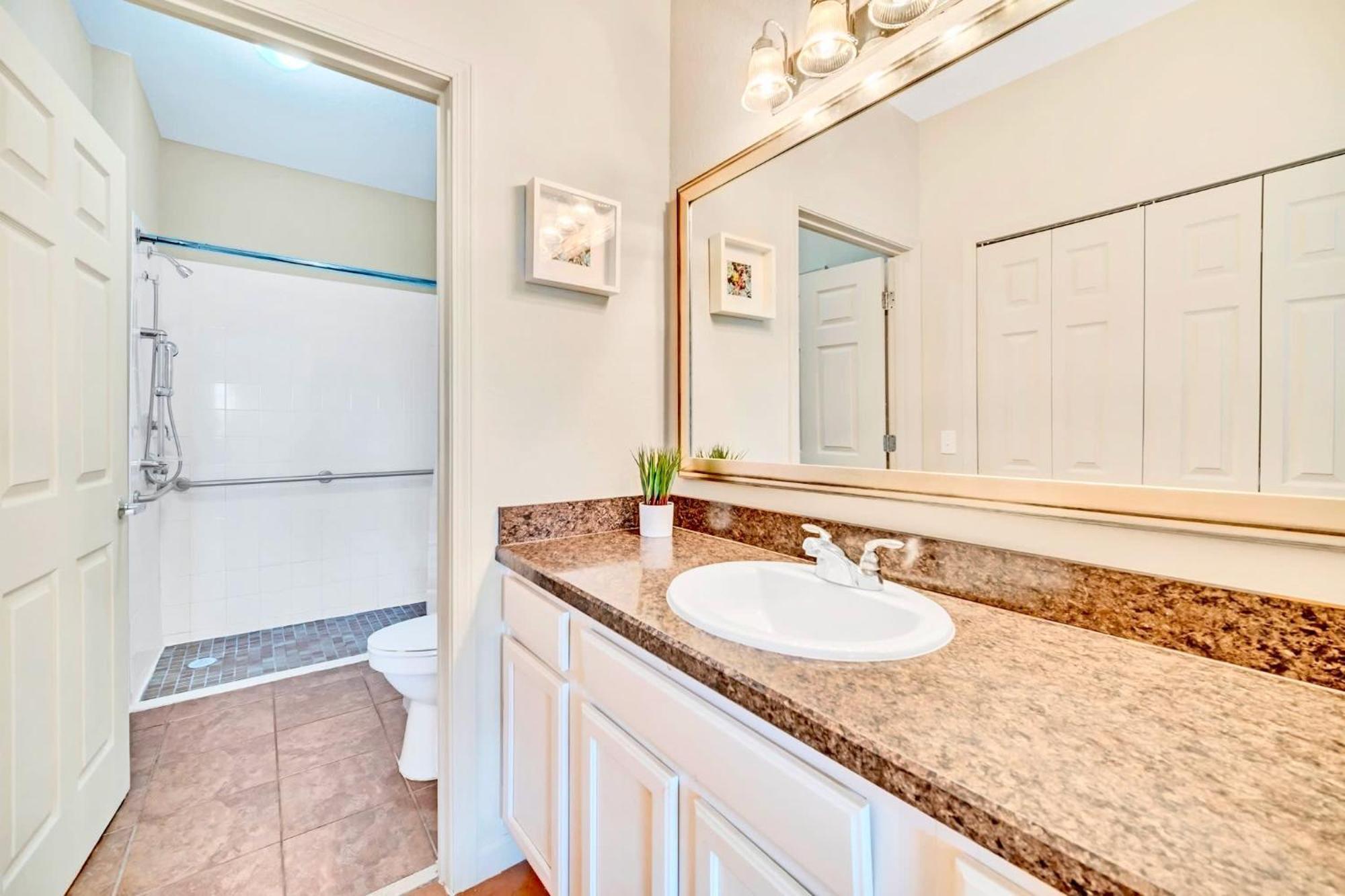 Bright Condo - 2Br With Pool & Hot Tub, Near Disney! Orlando Dış mekan fotoğraf